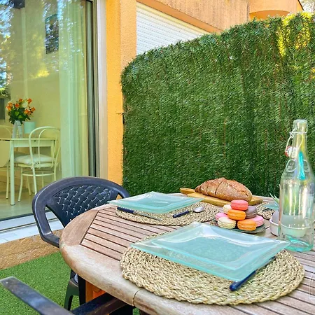 Rez De Jardin Dans Avec Piscine Apartmán