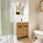 Appartement Rez De Jardin Dans Avec Piscine