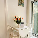 Rez De Jardin Dans Avec Piscine Apartment *