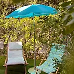 Rez De Jardin Dans Avec Piscine Bandol