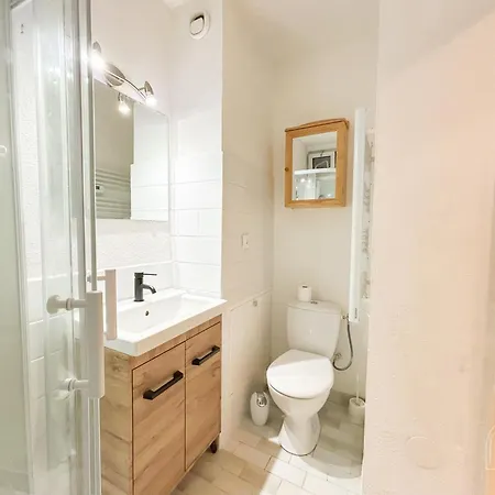 Rez De Jardin Dans Avec Piscine 邦多勒