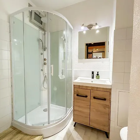 Rez De Jardin Dans Avec Piscine 公寓