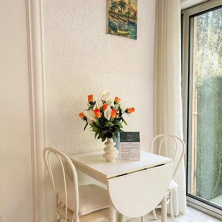 Rez De Jardin Dans Avec Piscine Apartment *