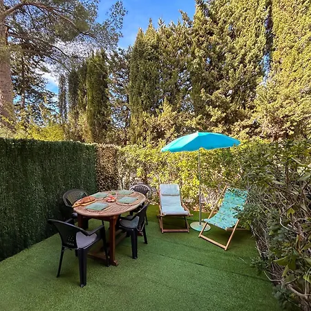 Rez De Jardin Dans Avec Piscine
