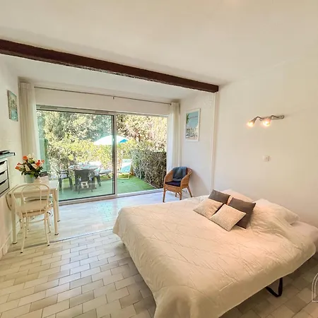 Rez De Jardin Dans Avec Piscine 邦多勒