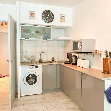 Rez De Jardin Dans Avec Piscine 邦多勒