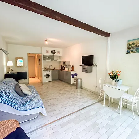 Rez De Jardin Dans Avec Piscine *